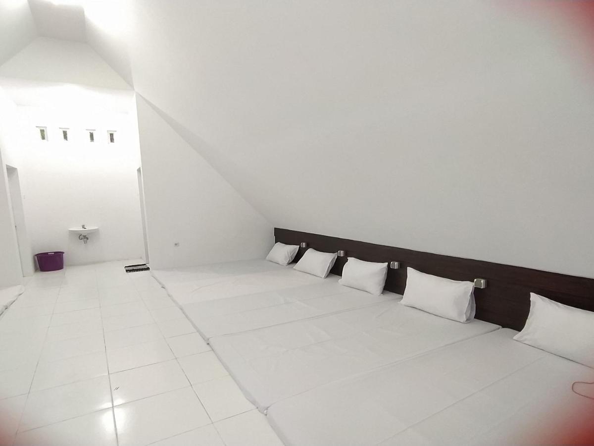 Seger Nusantara Hostel Kalisat Luaran gambar