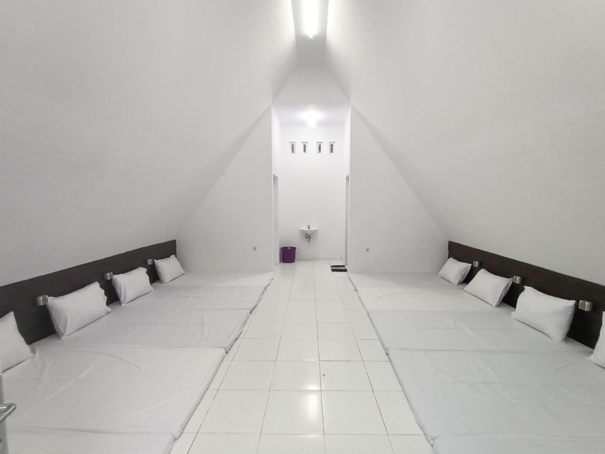 Seger Nusantara Hostel Kalisat Luaran gambar
