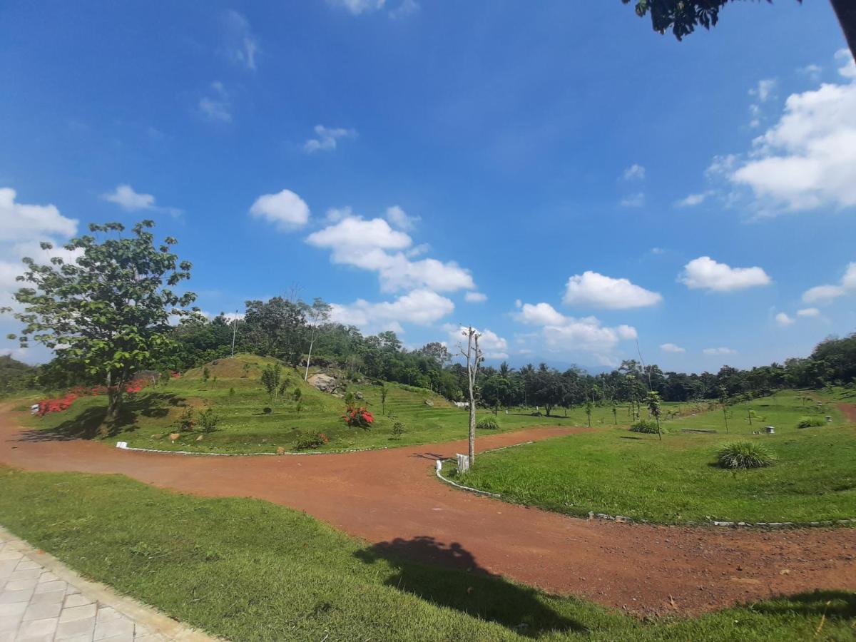Seger Nusantara Hostel Kalisat Luaran gambar