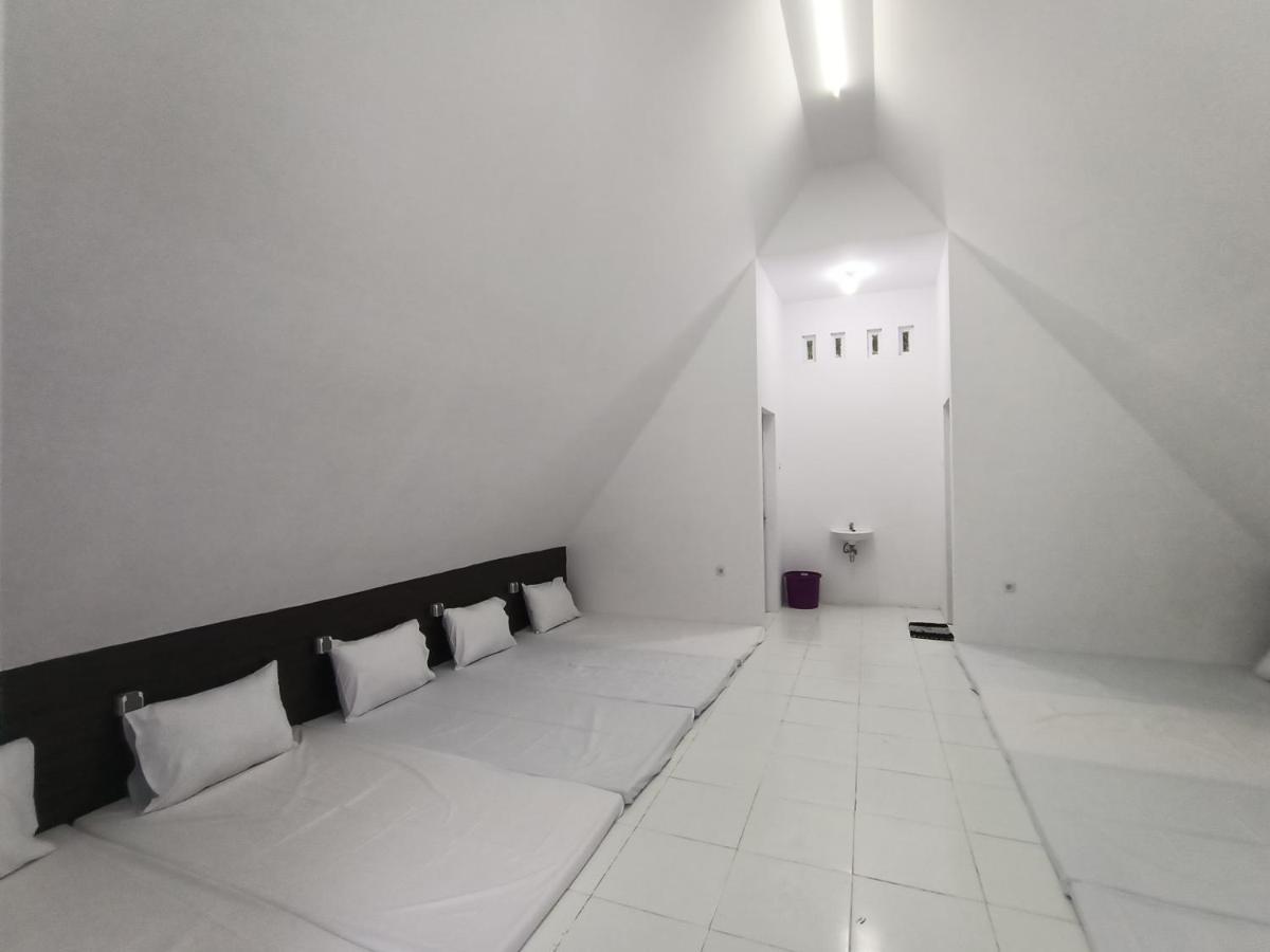 Seger Nusantara Hostel Kalisat Luaran gambar