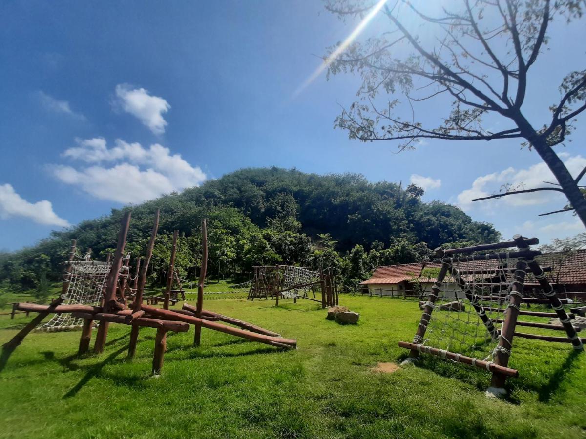 Seger Nusantara Hostel Kalisat Luaran gambar